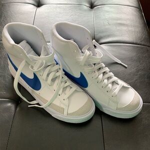 NWOT White and Blue Nike Kids Blazer Mid ‘77 Vintage Sneaker (big Kid)